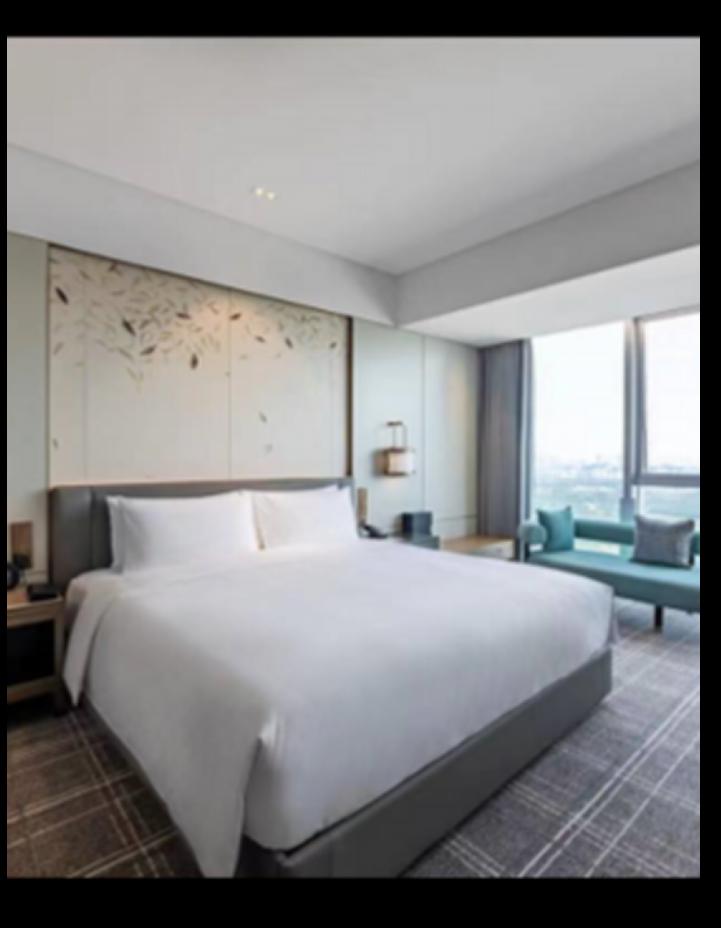 HUALUXE Xi'an Hotel — furniture and interiors for an international hotel group property